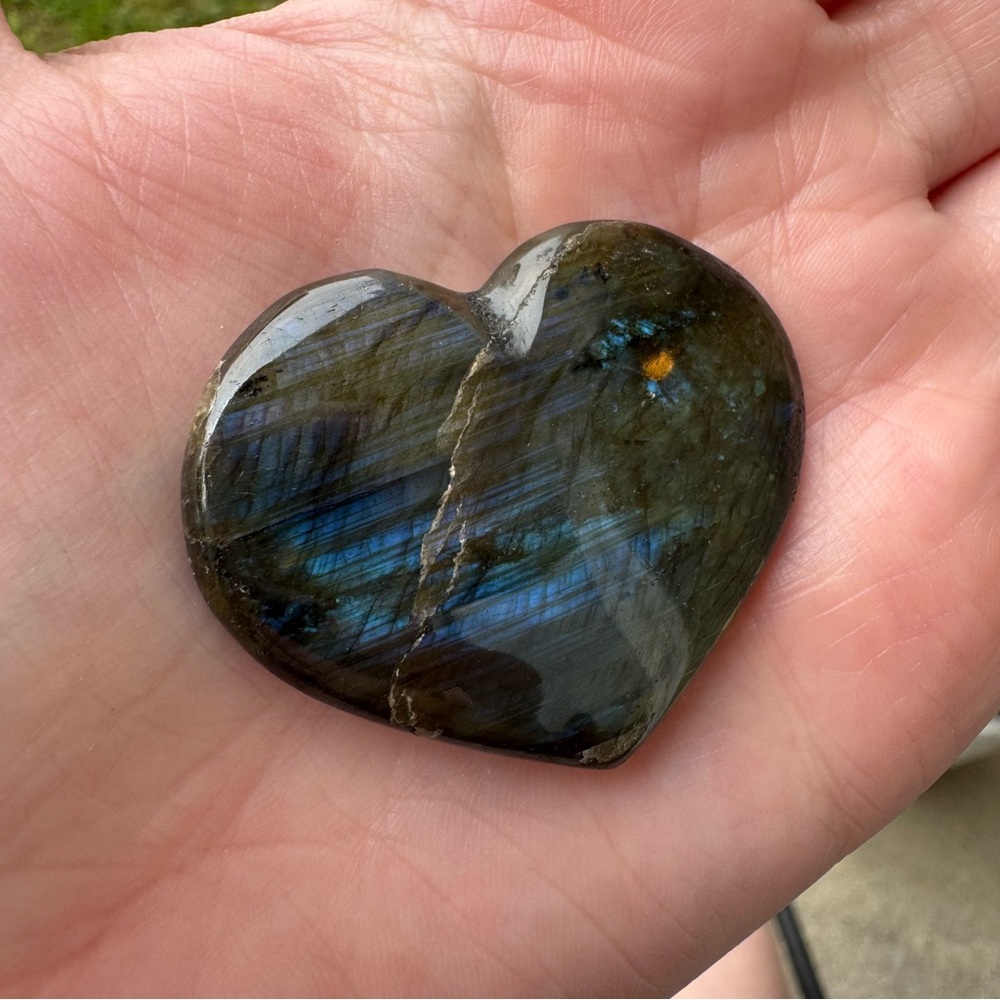 Labradorite Heart Stone - Picture 2 of 4